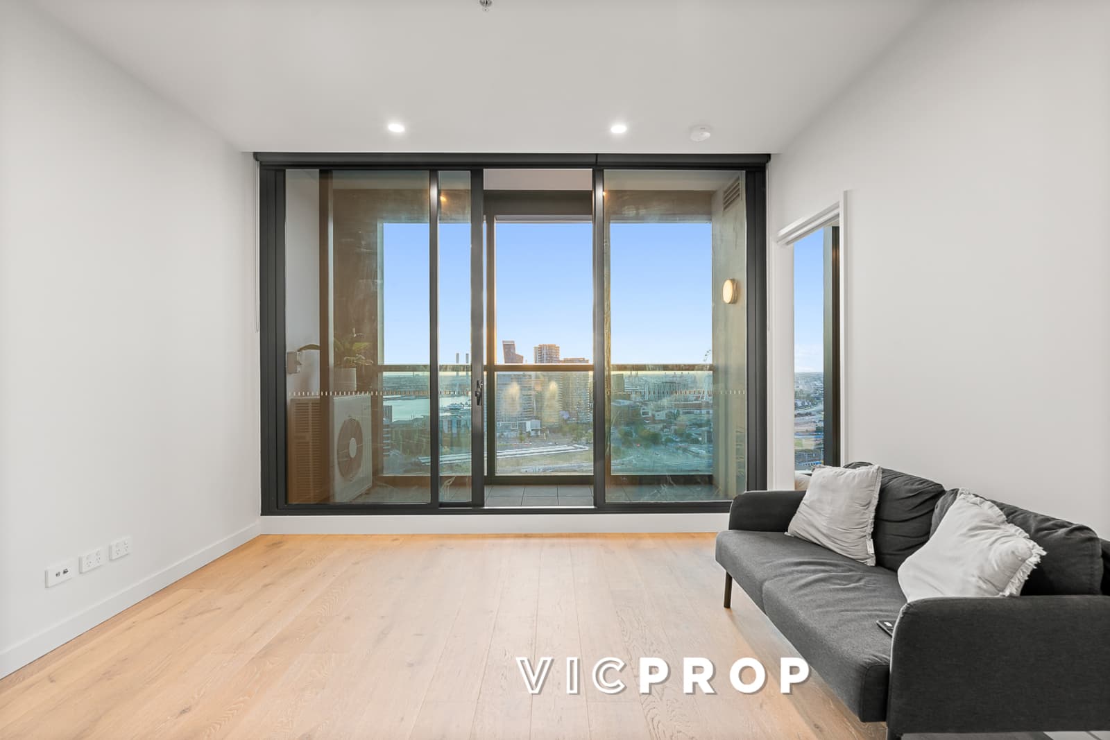 1714/105 Batman Street, West Melbourne - Thumbnail 4