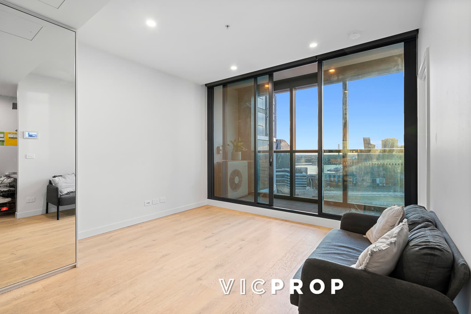1714/105 Batman Street, West Melbourne - Thumbnail 5