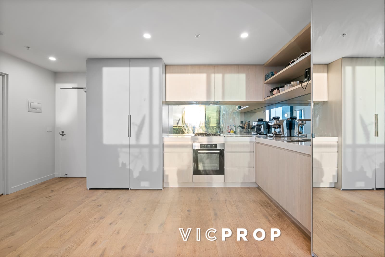 1714/105 Batman Street, West Melbourne - Thumbnail 2