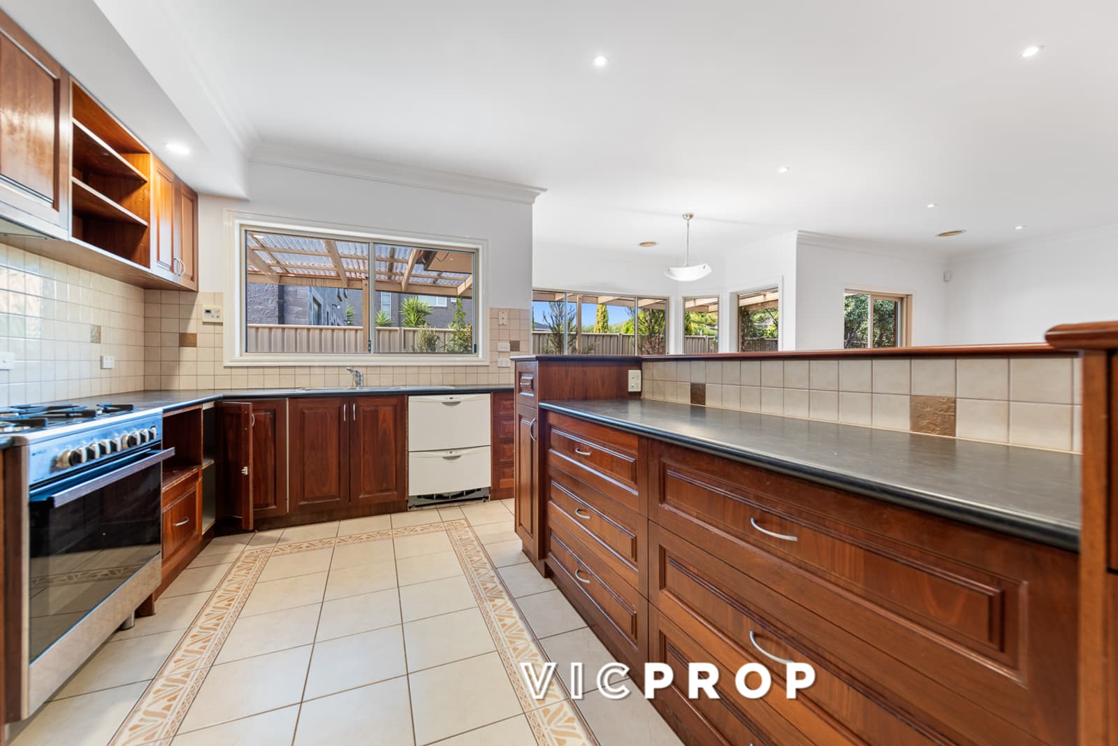 4 Thomson Way, Taylors Hill - Thumbnail 8