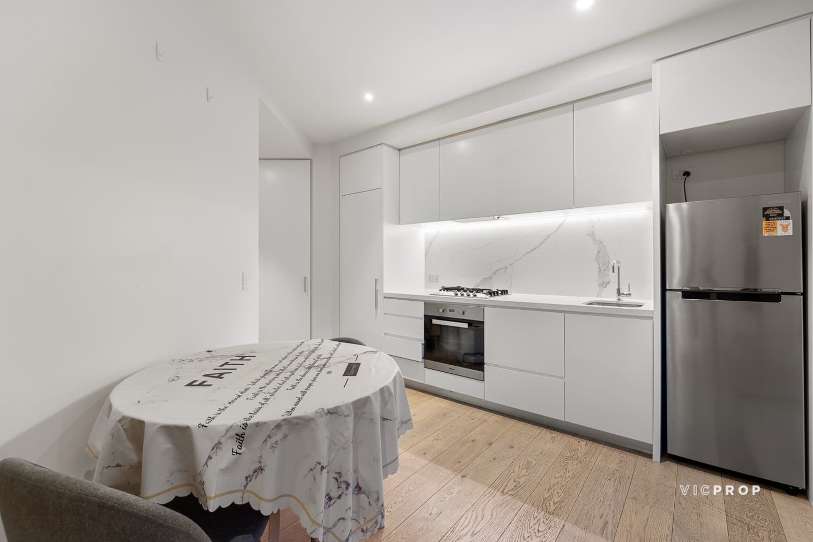 208/77 Queens Road, Melbourne - Thumbnail 6