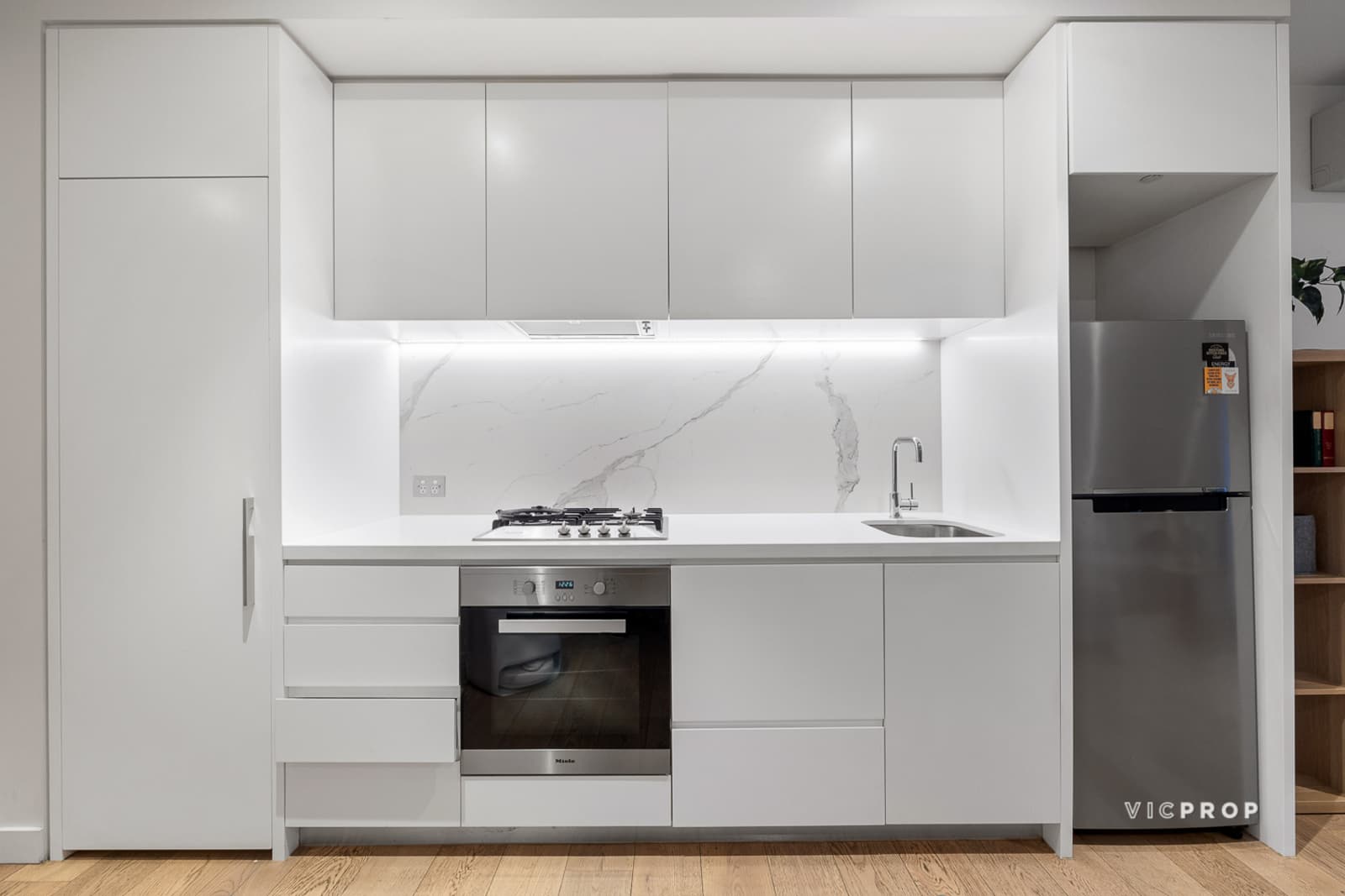 208/77 Queens Road, Melbourne - Thumbnail 7
