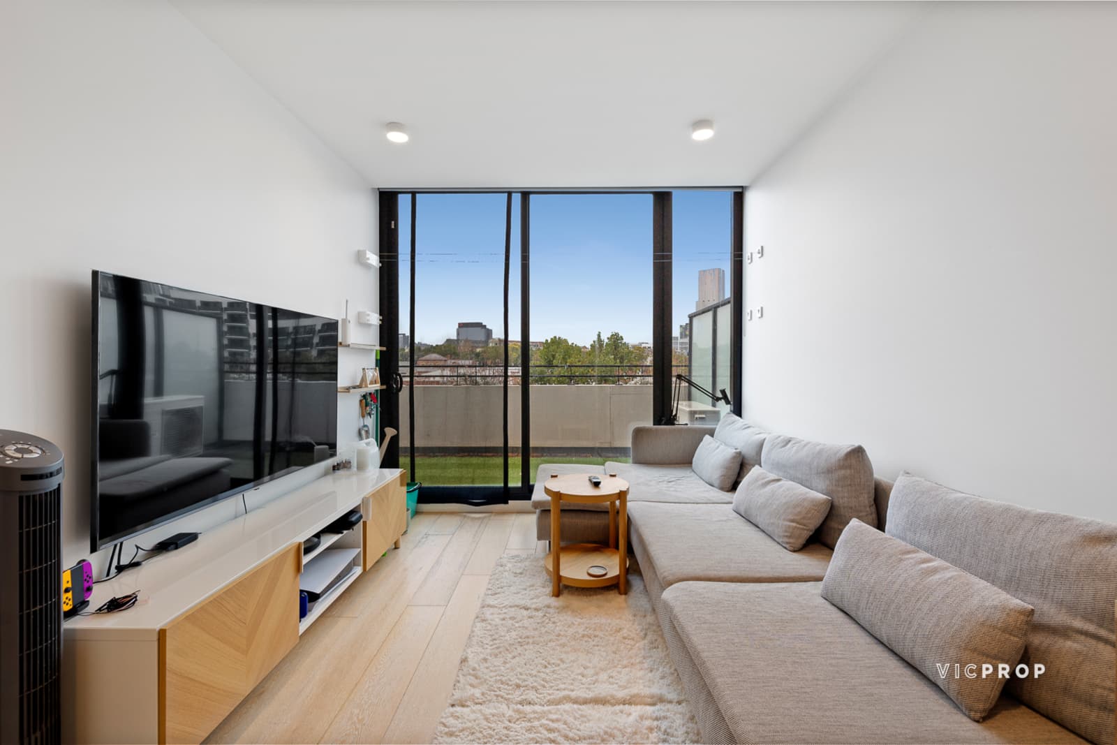 402/162 Rosslyn Street, West Melbourne - Thumbnail 2
