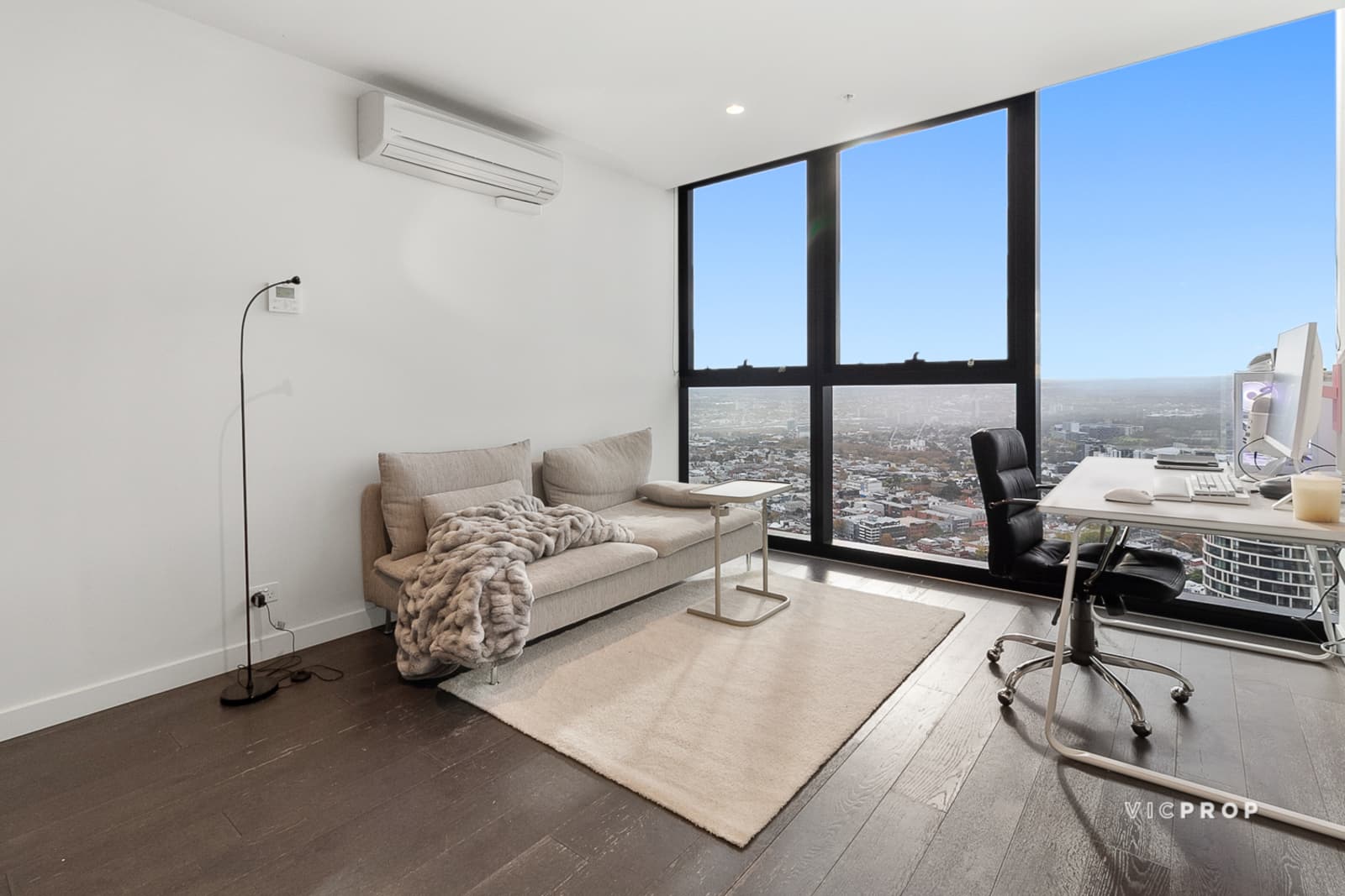 5407/135 Abeckett Street, Melbourne - Thumbnail 2