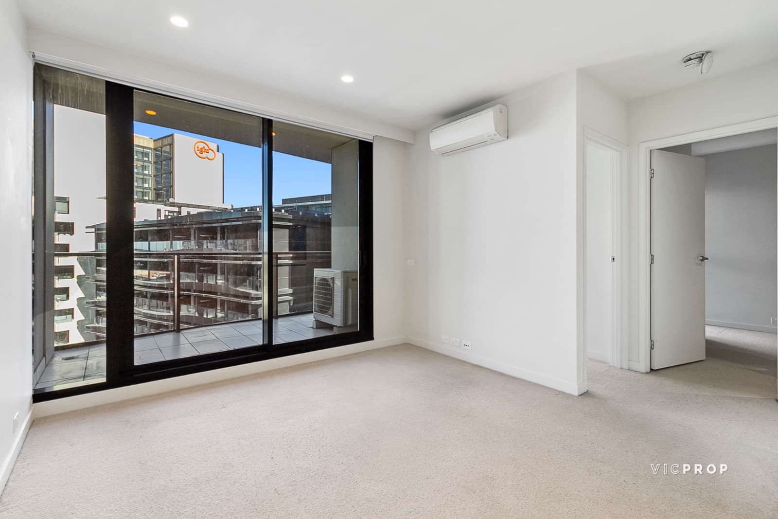 1508/8 Daly Street, South Yarra - Thumbnail 3