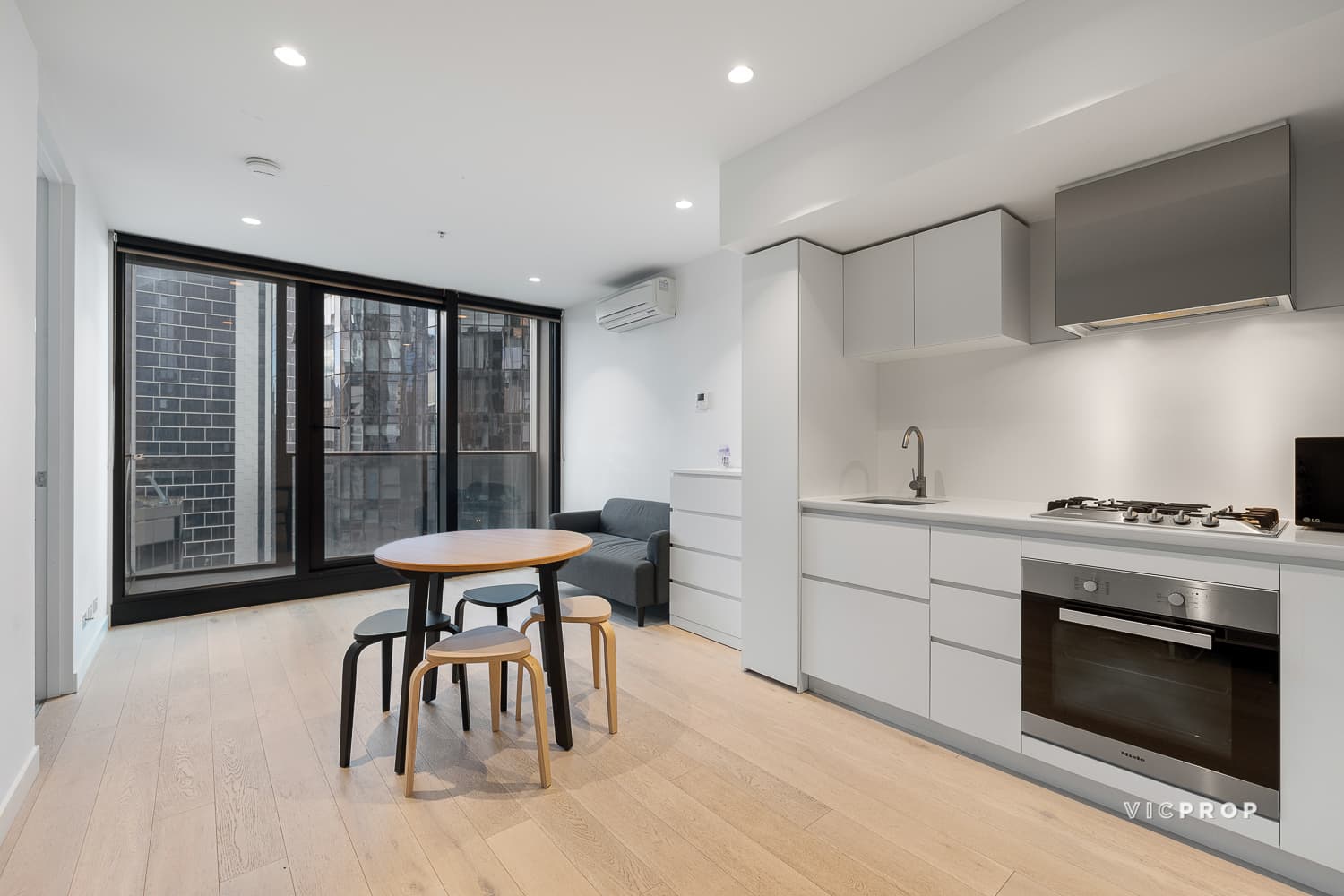 2903/135 Abeckett Street, Melbourne - Thumbnail 4