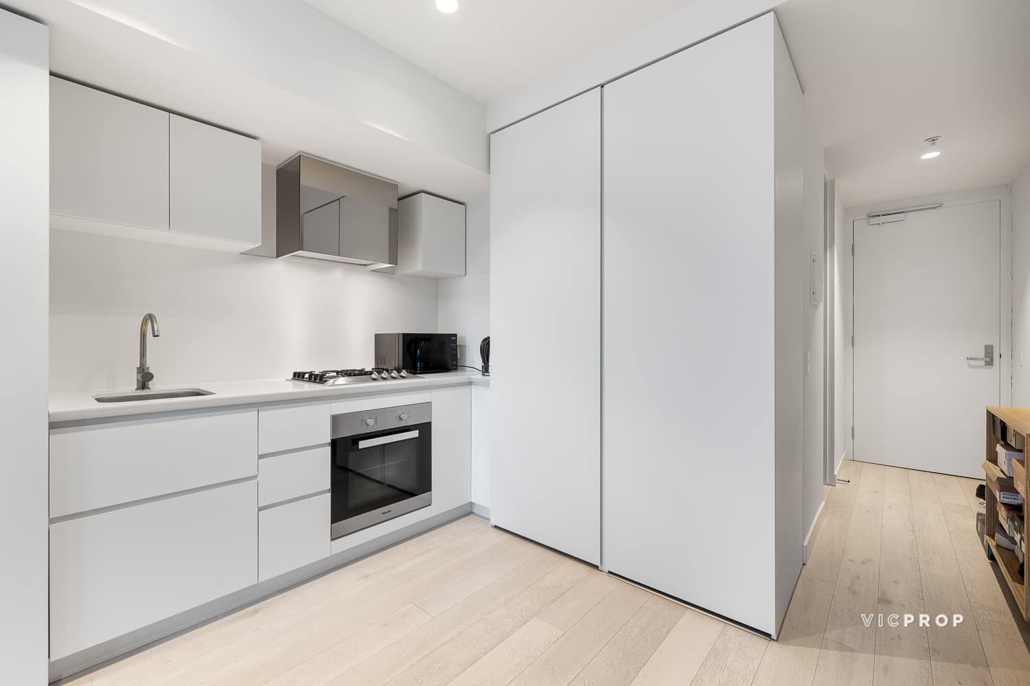 2903/135 Abeckett Street, Melbourne - Thumbnail 3