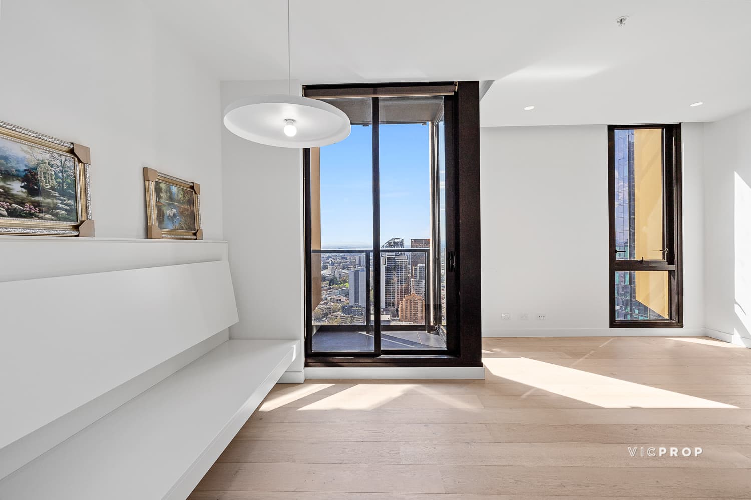 4102/81 Abeckett Street, Melbourne - Thumbnail 3