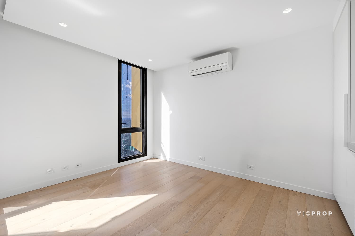 4102/81 Abeckett Street, Melbourne - Thumbnail 4