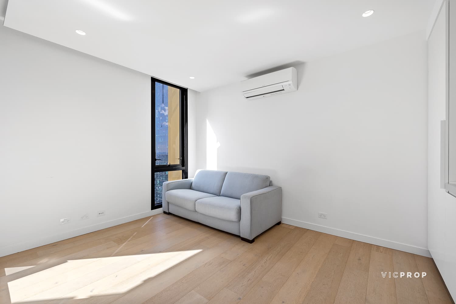 4102/81 Abeckett Street, Melbourne - Thumbnail 5