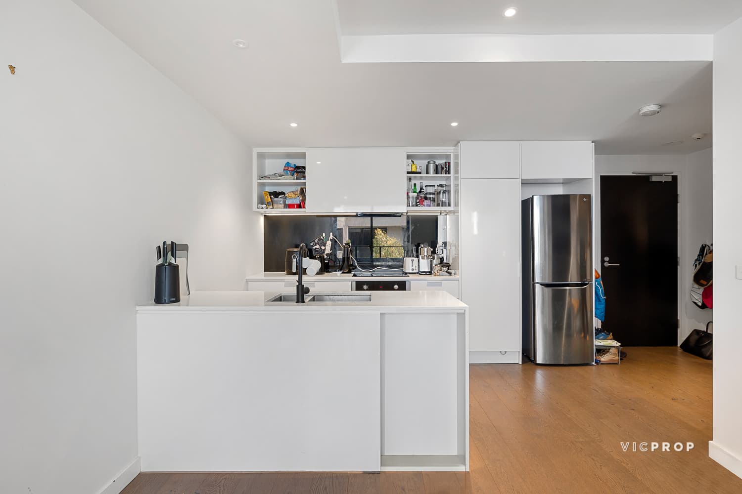 212/24 Barkly Street, Brunswick East - Thumbnail 3