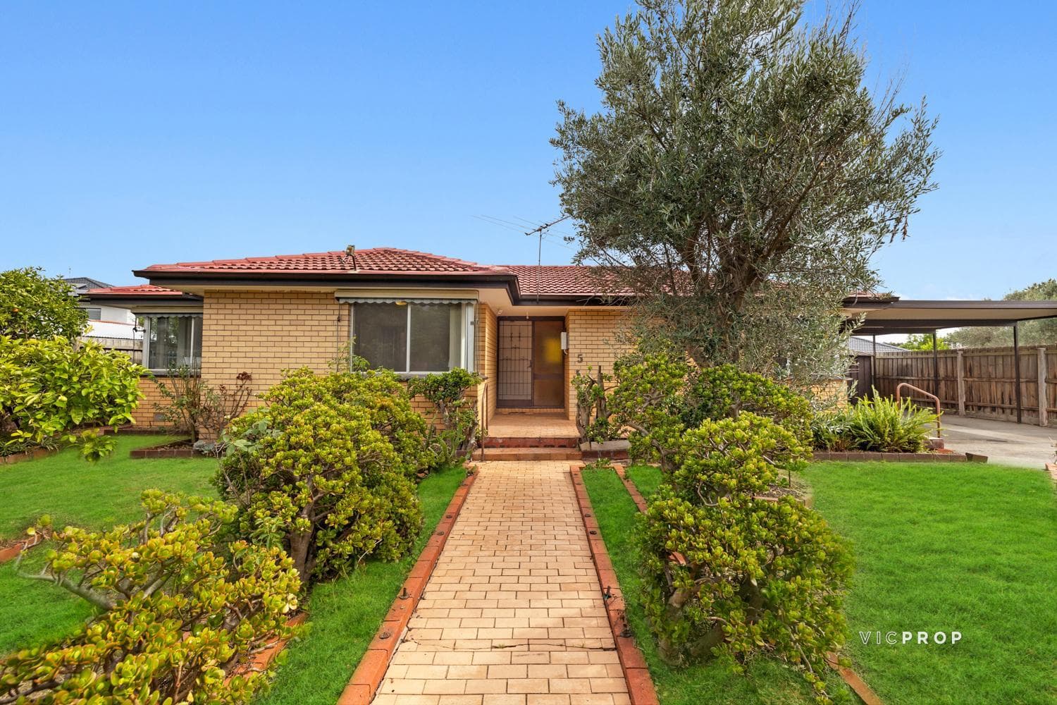 5 Enngonia Crescent, Clayton South - Image 1