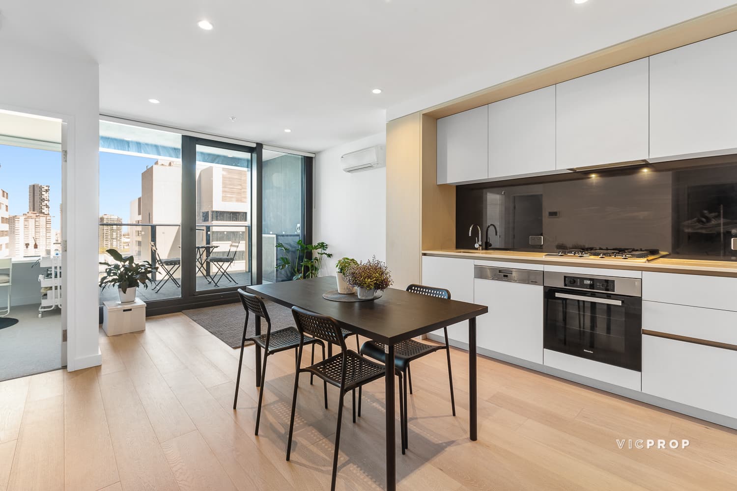 1010/628 Flinders Street, Docklands - Thumbnail 2