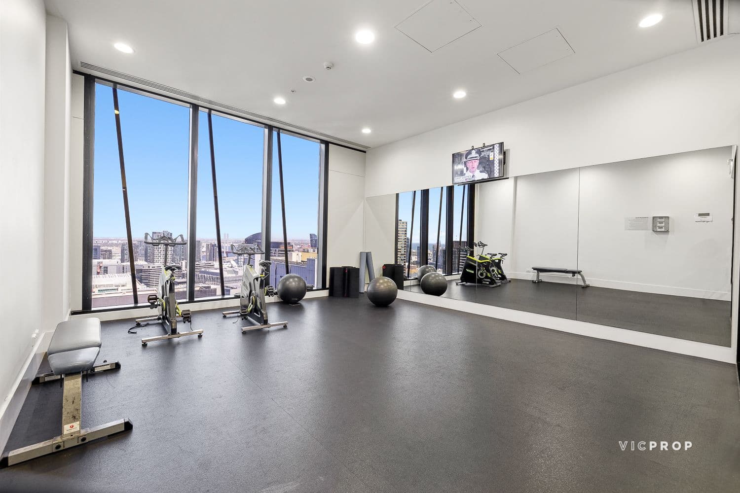 1705/568 Collins Street, Melbourne - Thumbnail 2