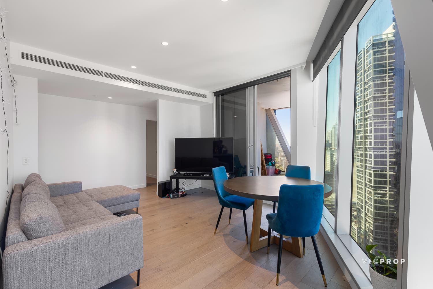 3210/260 Spencer Street, Melbourne - Thumbnail 2