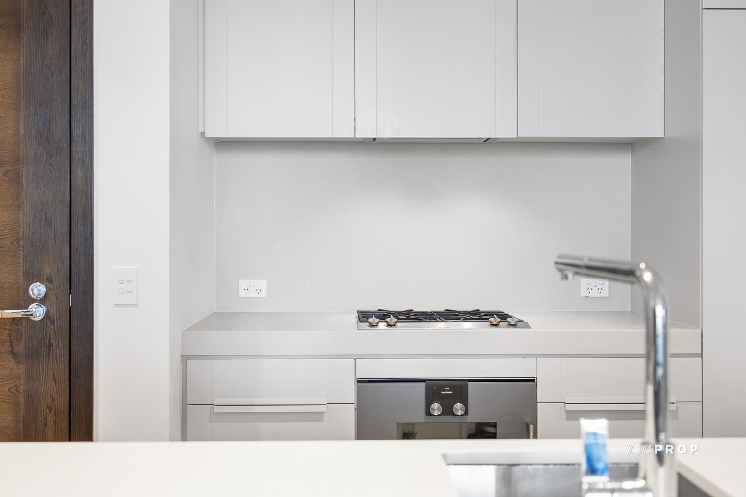 807/1 Almeida Crescent, South Yarra - Thumbnail 6