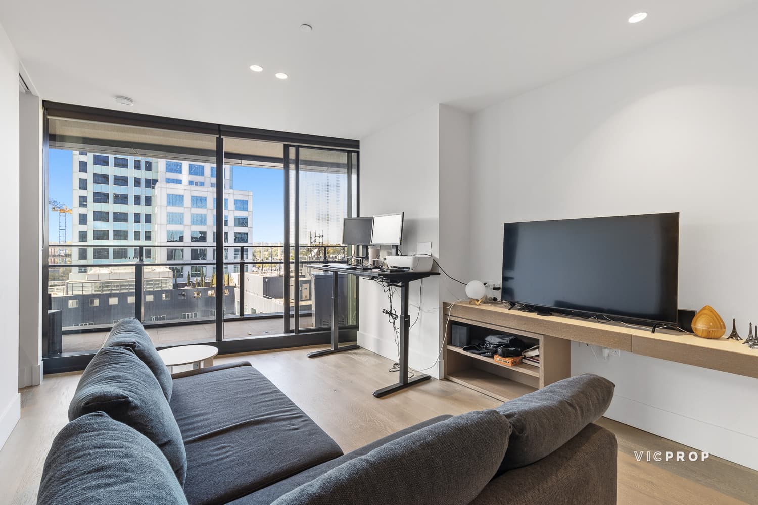 807/1 Almeida Crescent, South Yarra - Thumbnail 2
