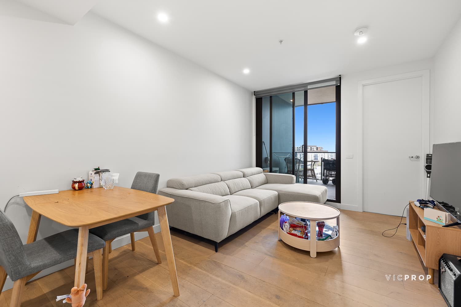 708/803 Dandenong Road, Malvern East - Image 1