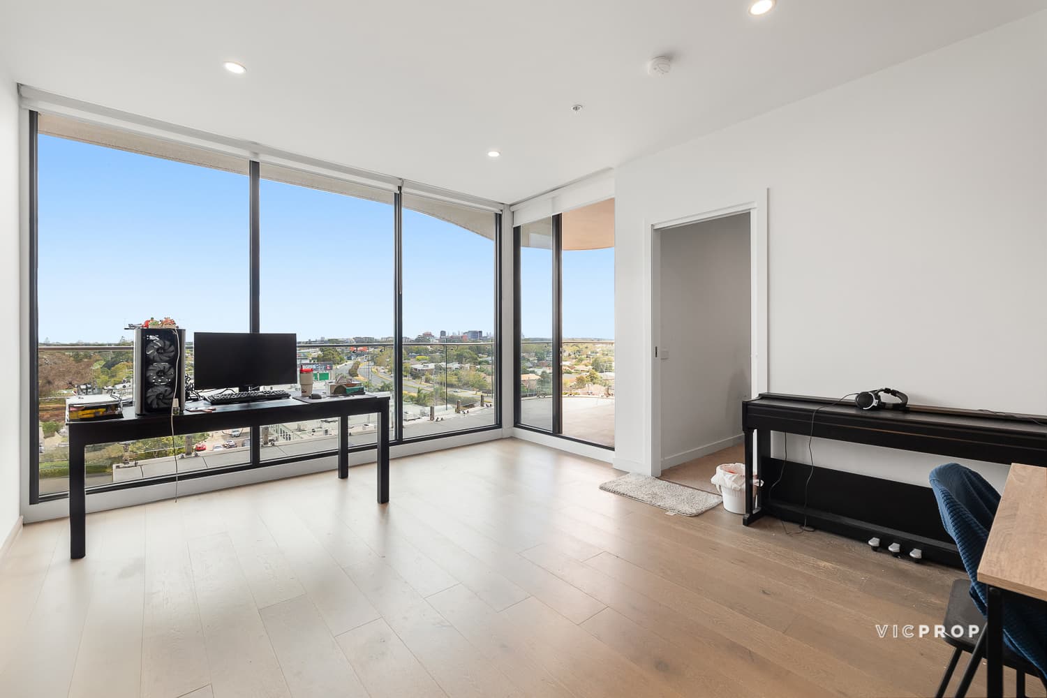 709/1060 Dandenong Road, Carnegie - Image 1