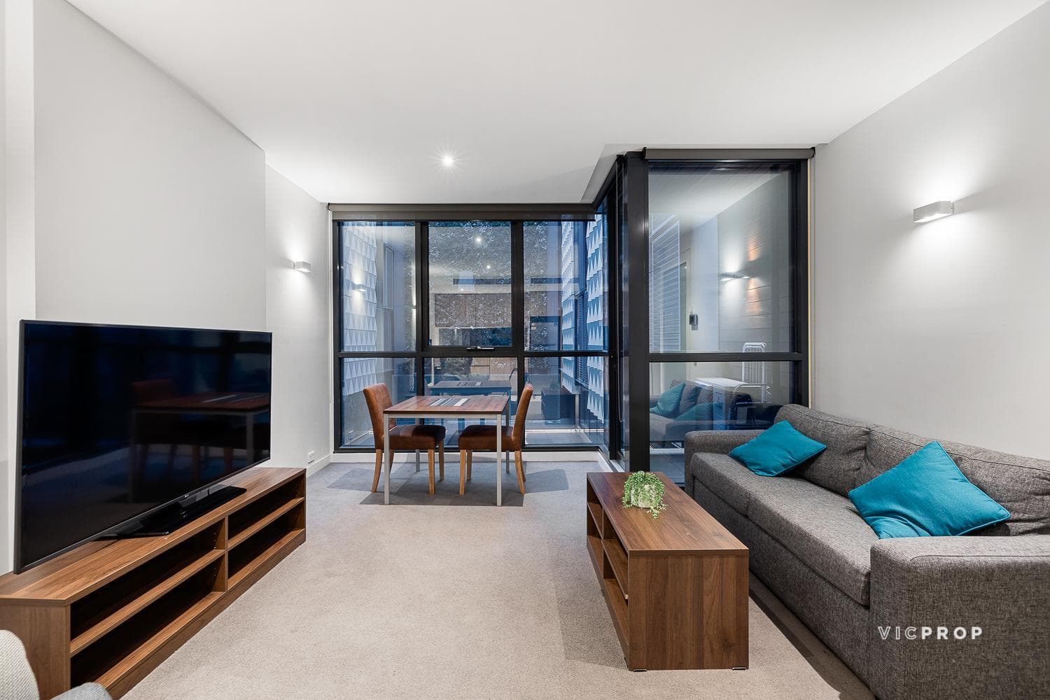 111/108 Flinders Street, Melbourne - Thumbnail 2