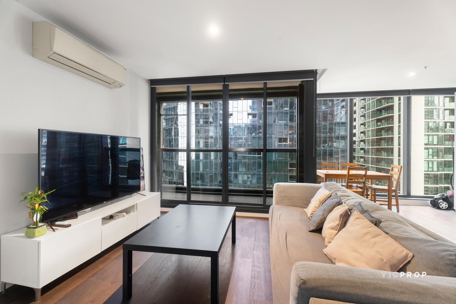 2507/33 Rose Lane, Melbourne - Thumbnail 2