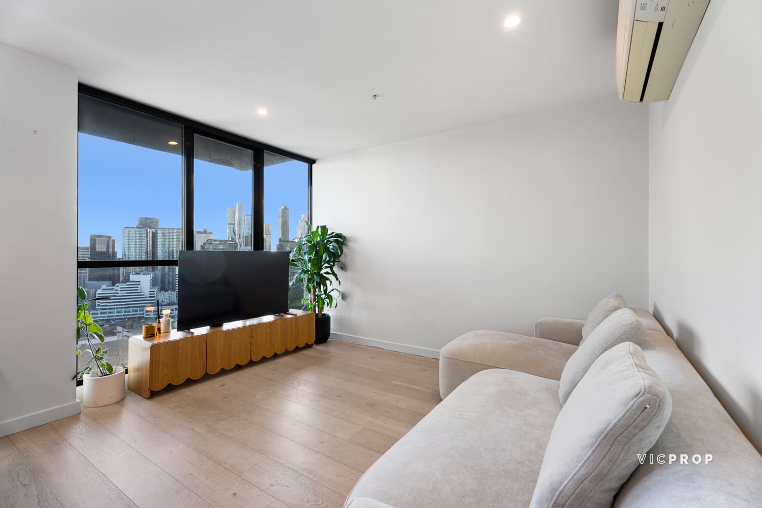 2901/63 Haig Street, Southbank - Image 1