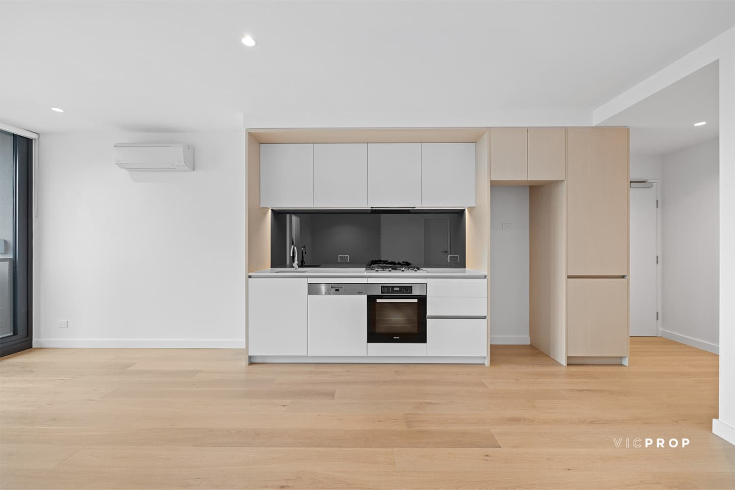 2507/628 Flinders Street, Docklands - Thumbnail 3