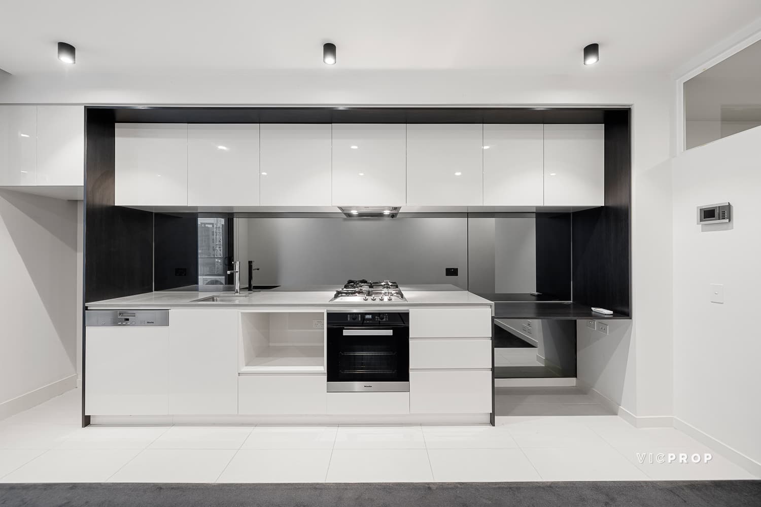 710/3 Yarra Street, South Yarra - Thumbnail 4