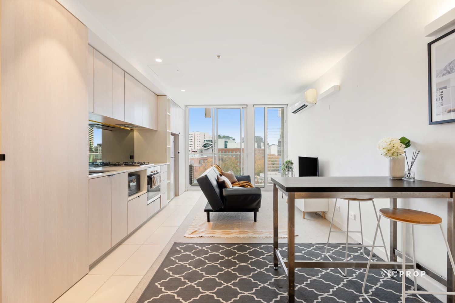 706/589 Elizabeth Street, Melbourne - Image 1