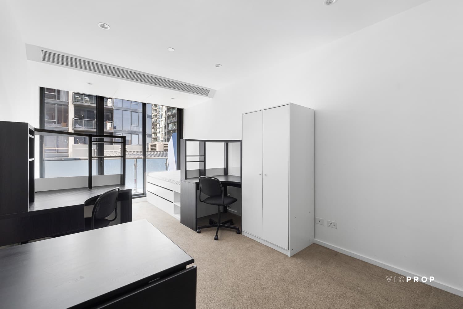 712/1 Balston Street, Southbank - Image 1