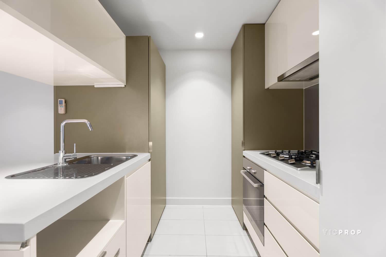 2802/33 Mackenzie Street, Melbourne - Thumbnail 6