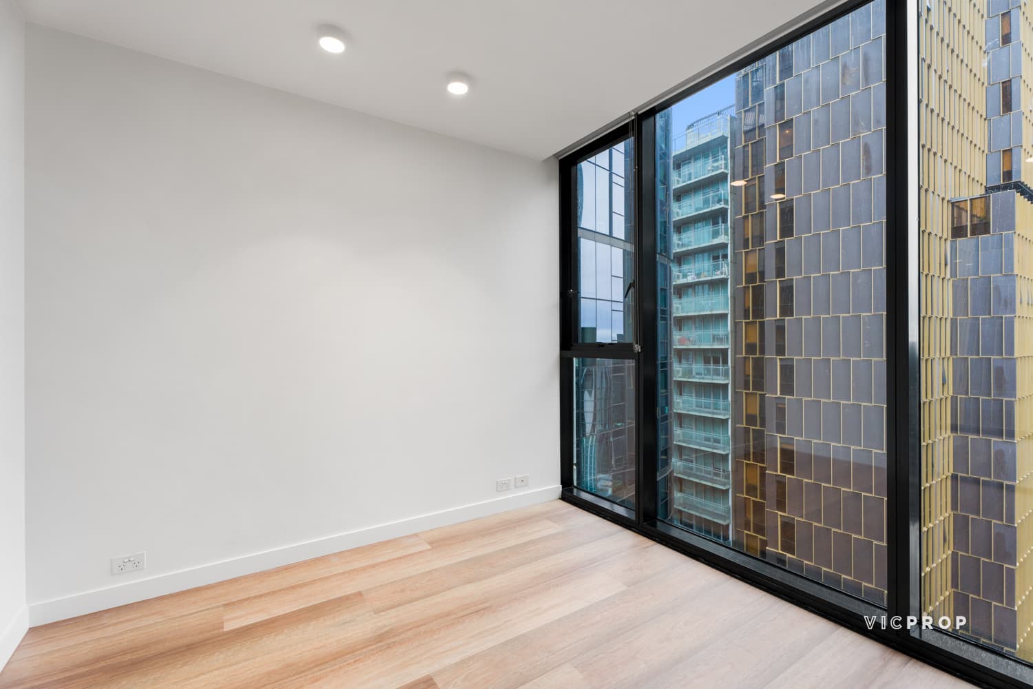 2802/33 Mackenzie Street, Melbourne - Thumbnail 7