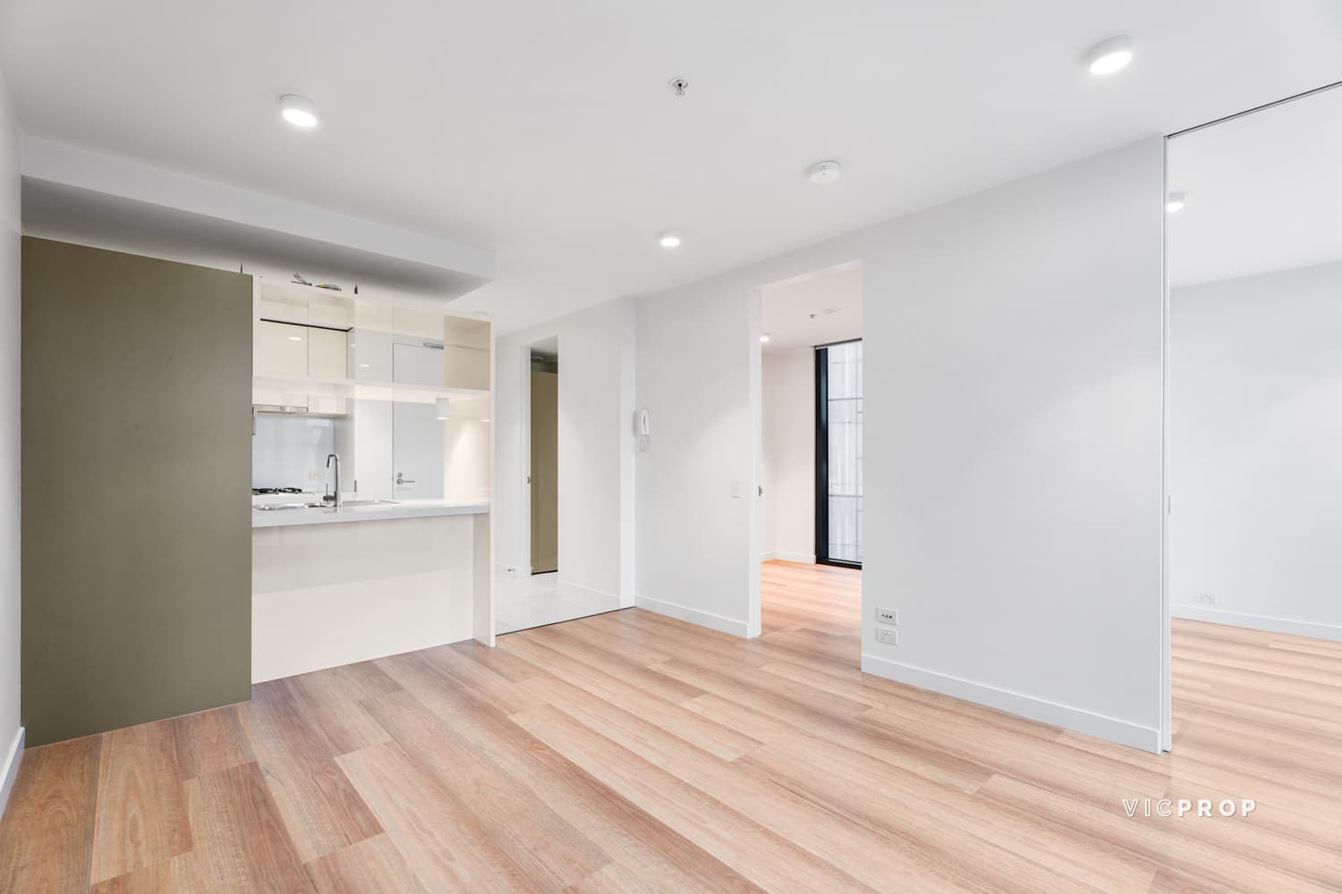 2802/33 Mackenzie Street, Melbourne - Thumbnail 2