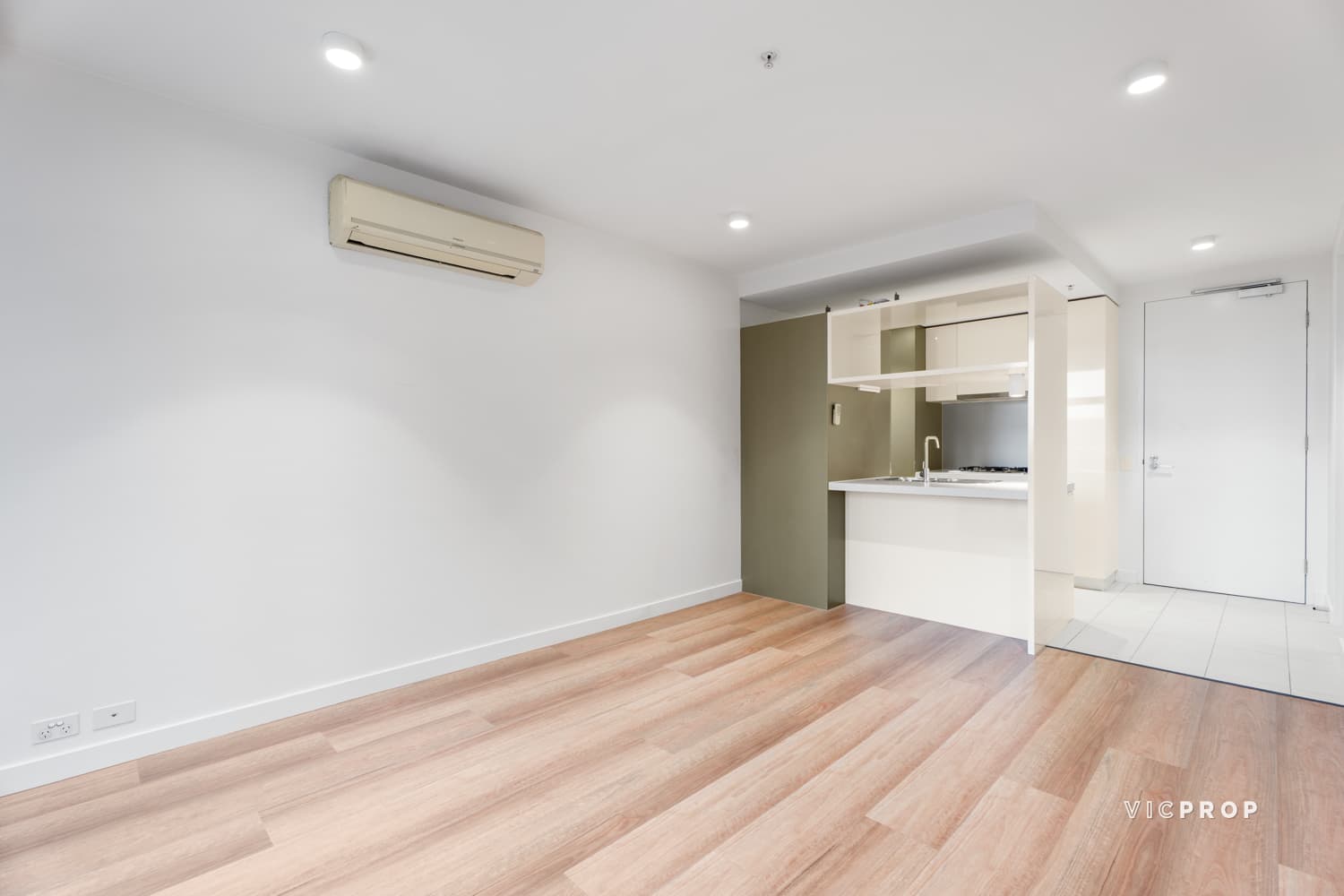 2802/33 Mackenzie Street, Melbourne - Thumbnail 5