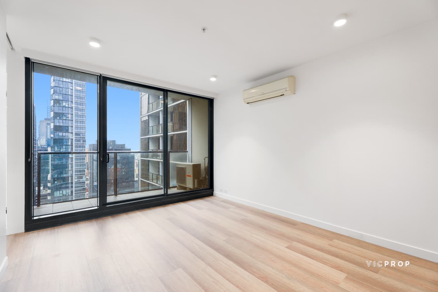 2802/33 Mackenzie Street, Melbourne - Image 1