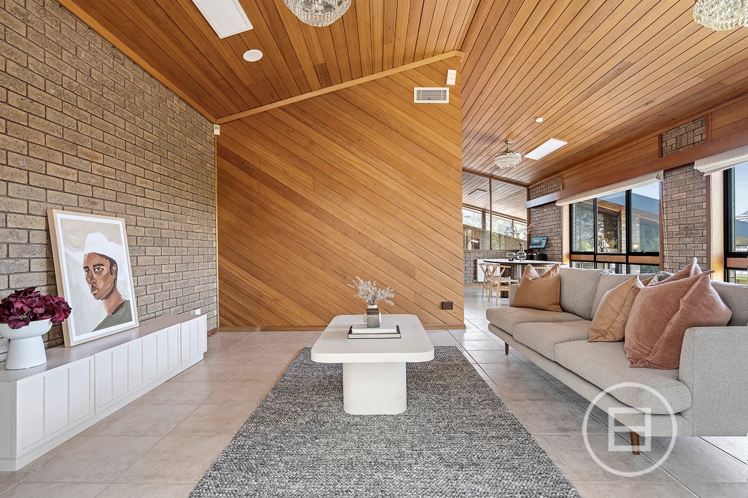 19 Surrey Drive, KEILOR EAST, VIC, Keilor East - Thumbnail 2
