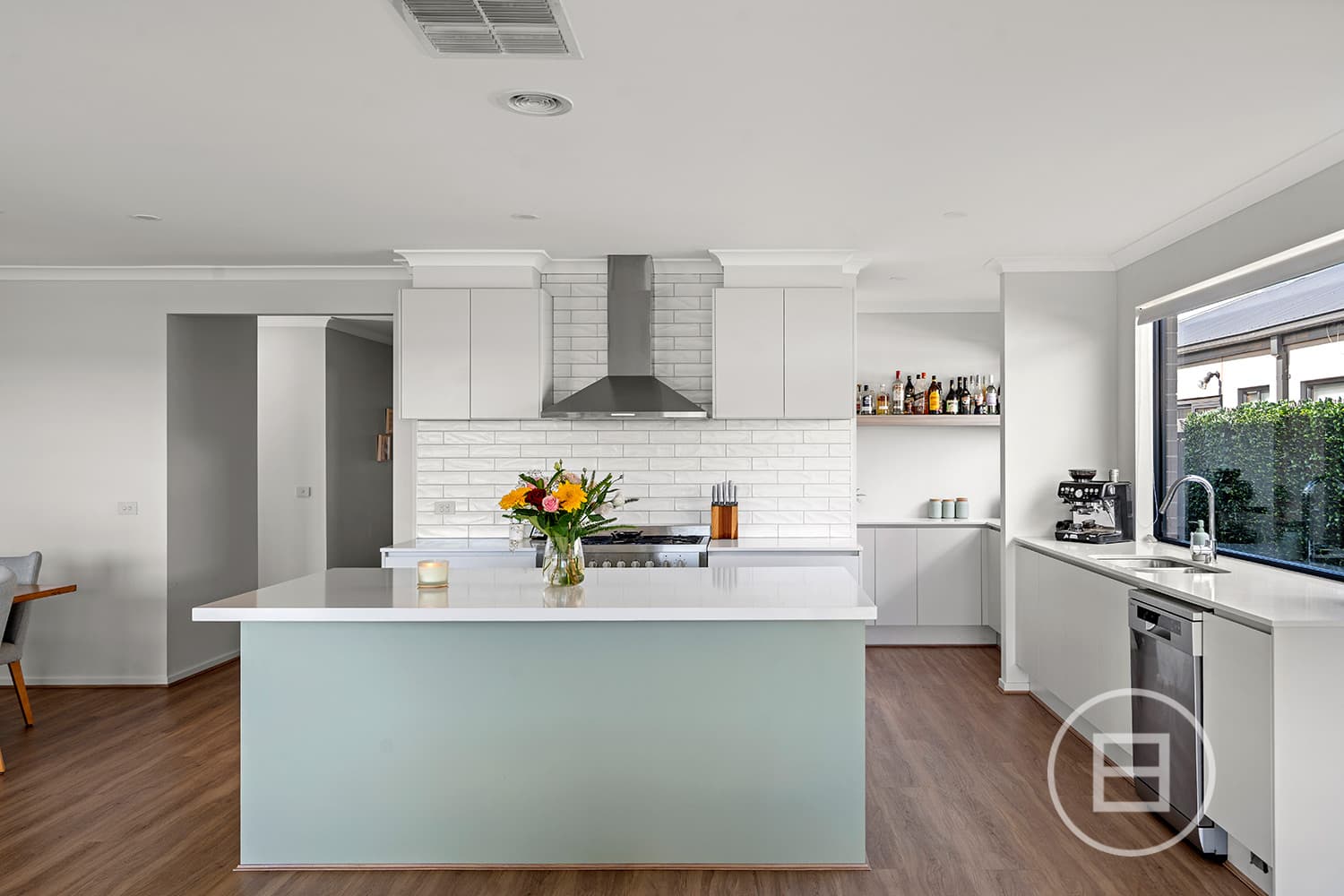 60 Lynwood Drive, THORNHILL PARK, VIC, Thornhill Park - Thumbnail 2