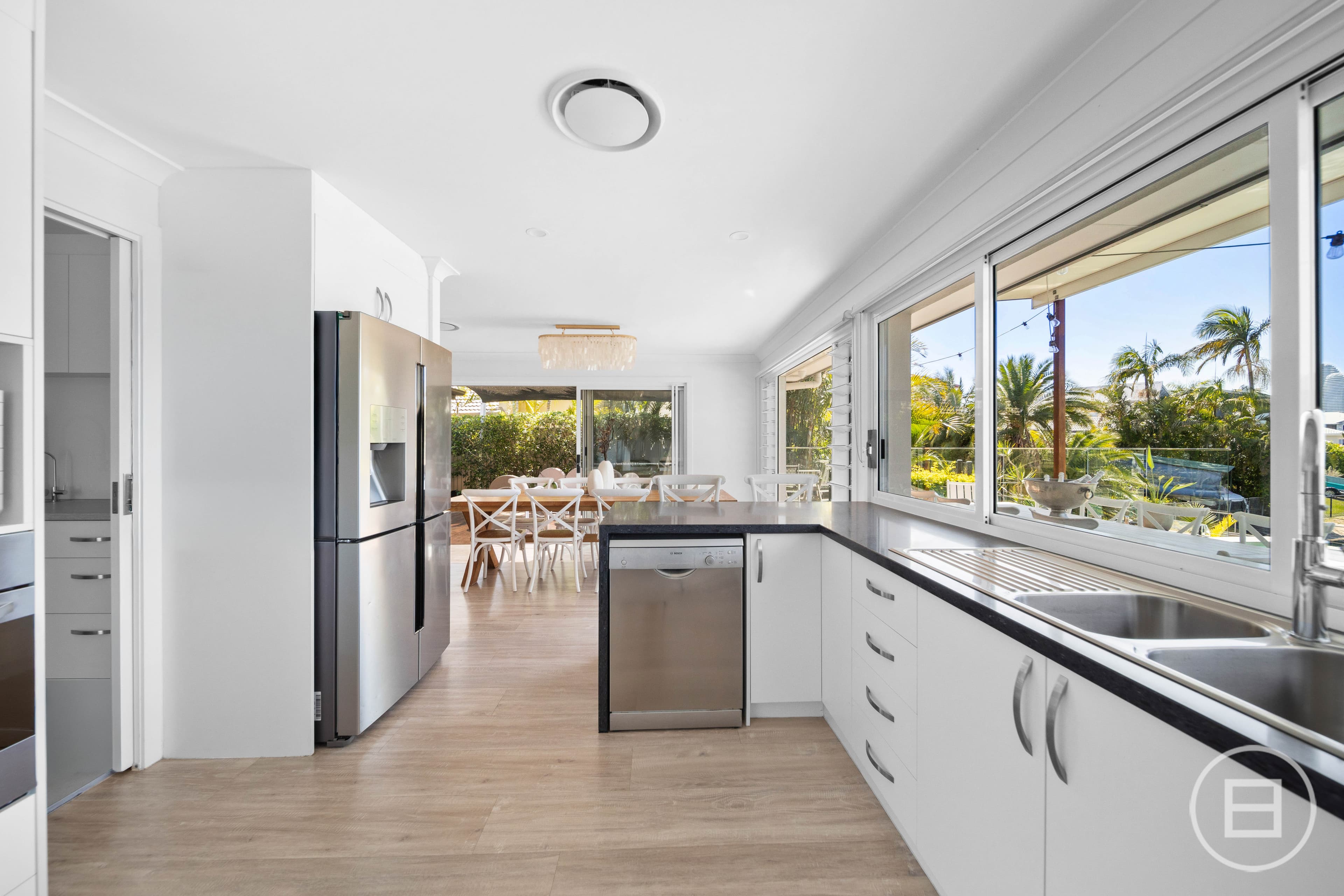 146 Rio Vista Boulevard, BROADBEACH WATERS, QLD, Broadbeach Waters - Thumbnail 4