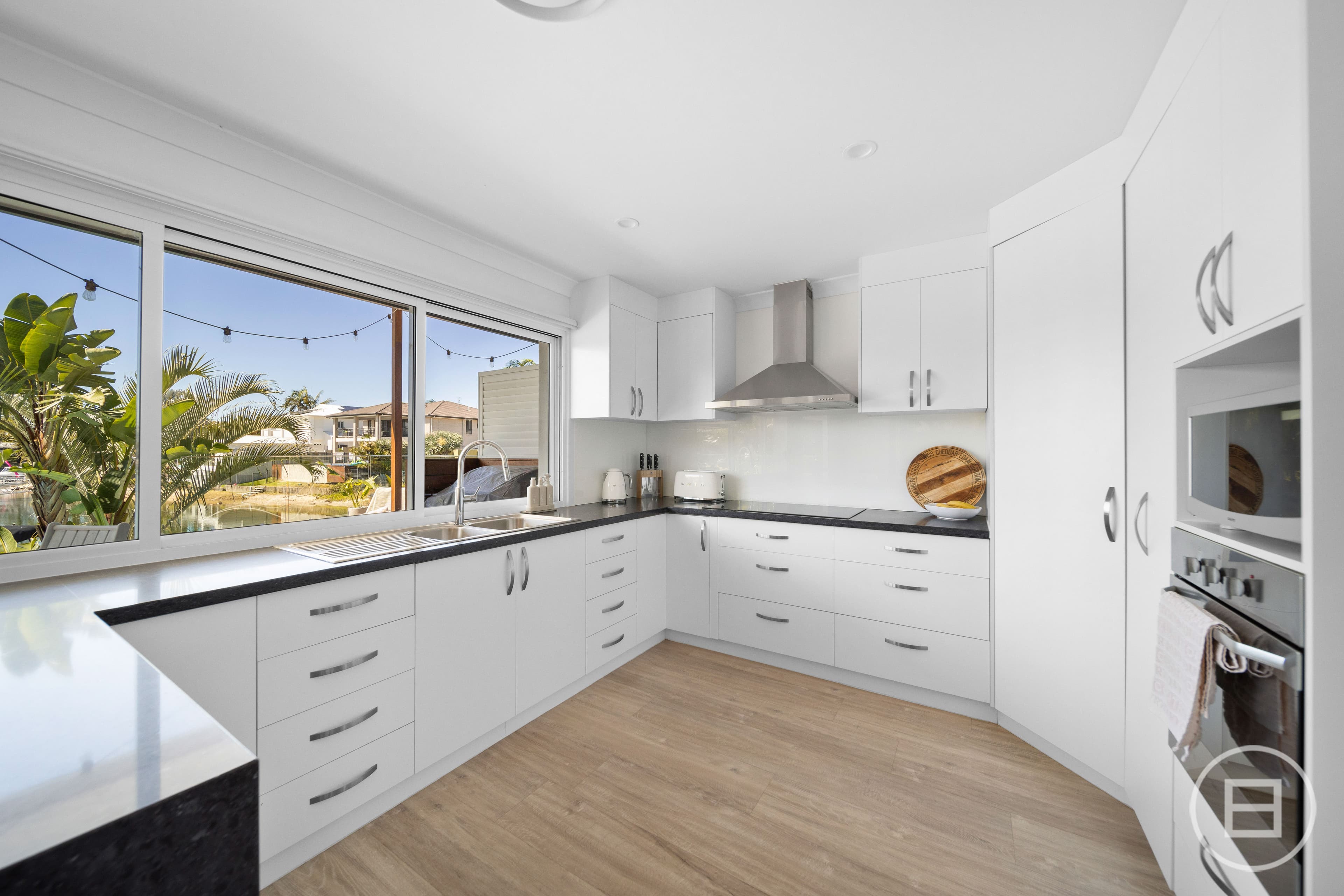 146 Rio Vista Boulevard, BROADBEACH WATERS, QLD, Broadbeach Waters - Thumbnail 5
