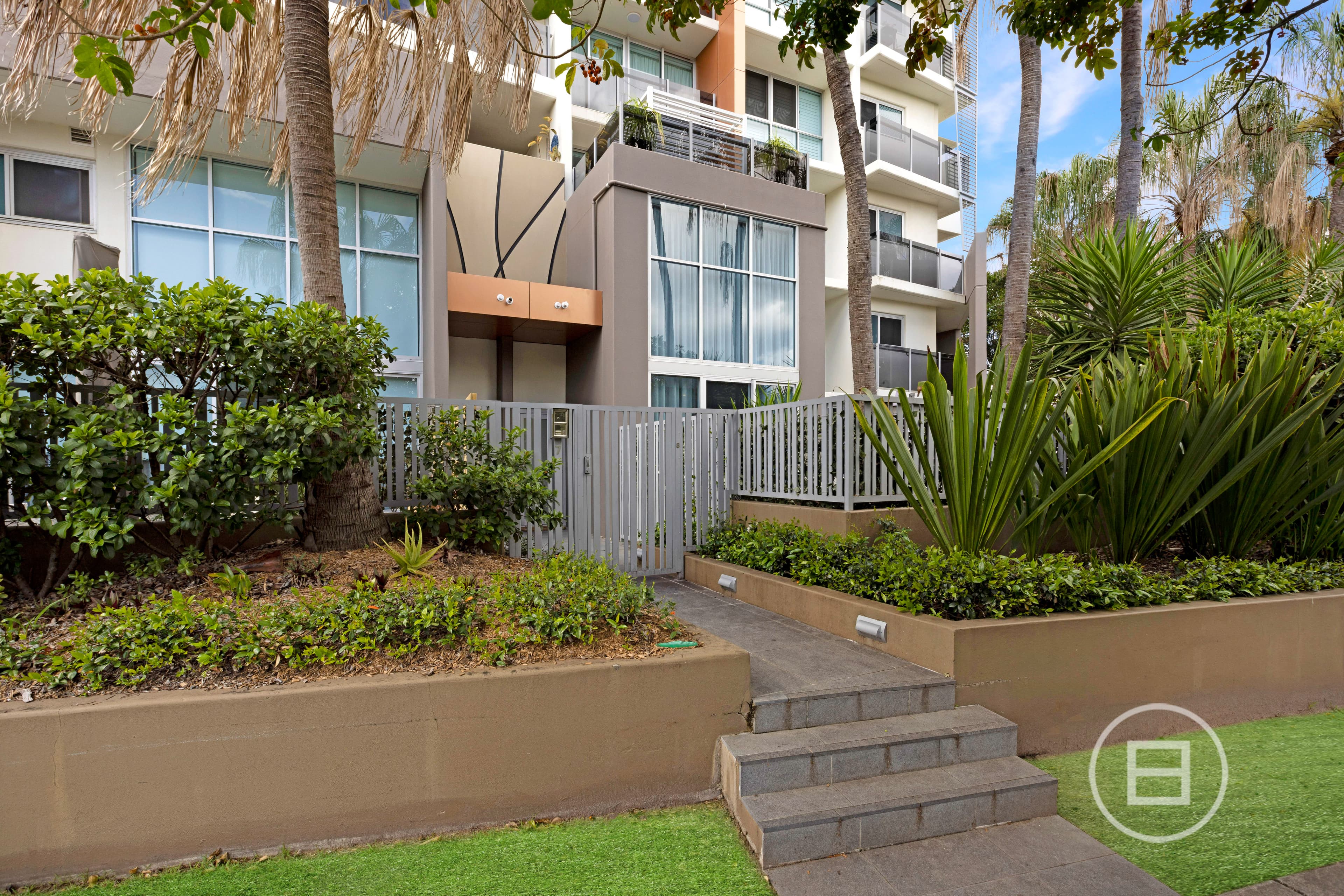 8/53 Darrambal Street, CHEVRON ISLAND, QLD, Chevron Island - Thumbnail 2