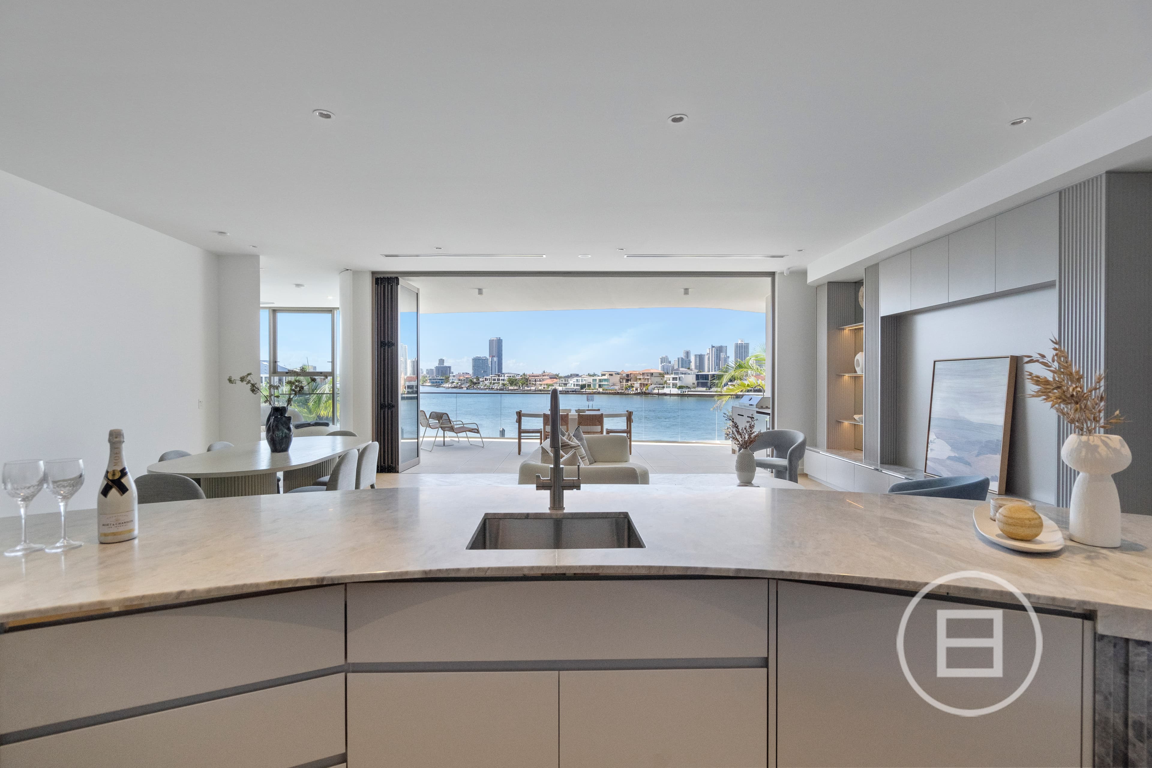 6/107 Stanhill Drive, CHEVRON ISLAND, QLD, Chevron Island - Thumbnail 3