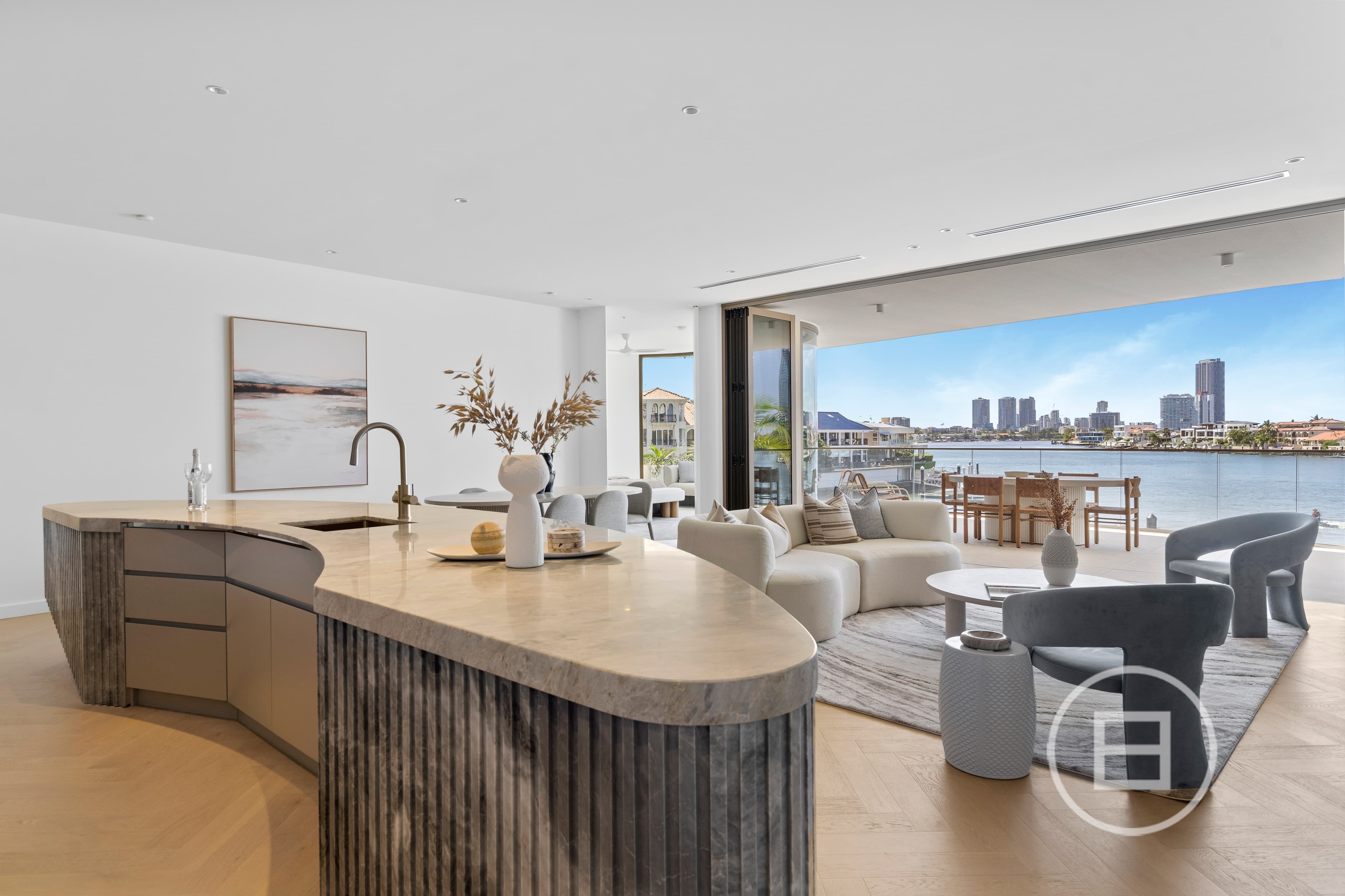 6/107 Stanhill Drive, CHEVRON ISLAND, QLD, Chevron Island - Thumbnail 2