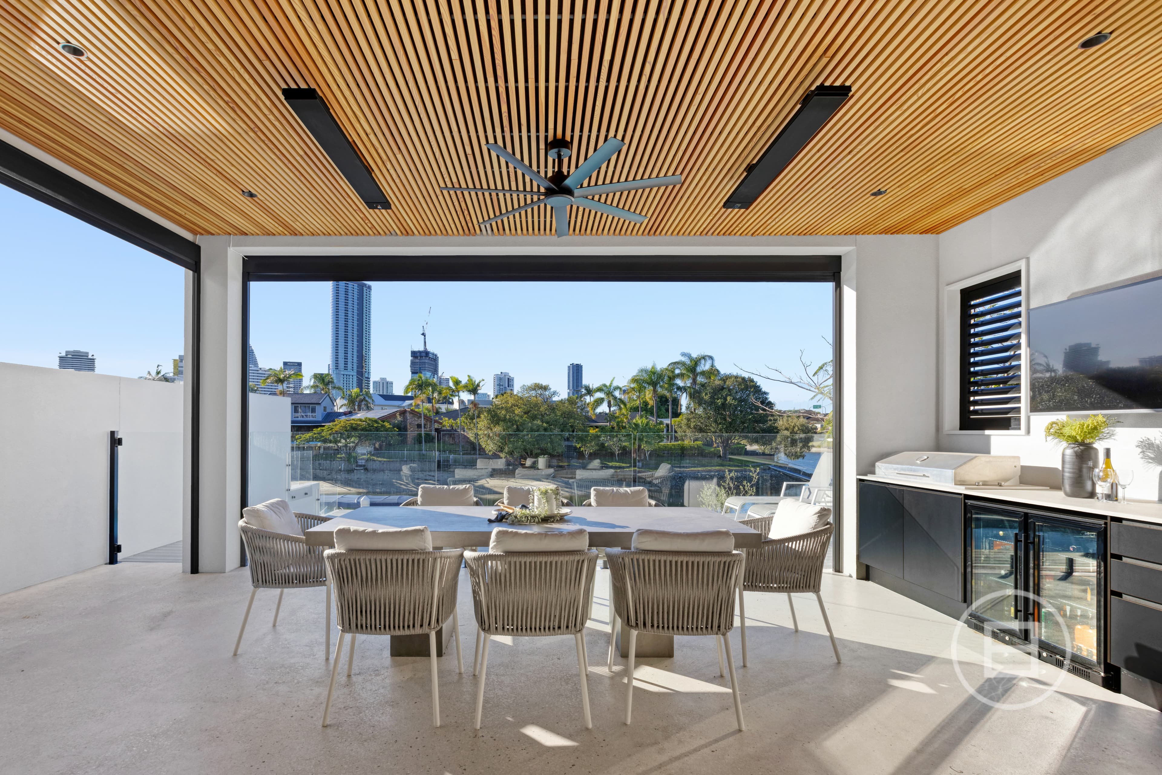 16B Maureen Court, BROADBEACH WATERS, QLD, Broadbeach Waters - Thumbnail 4