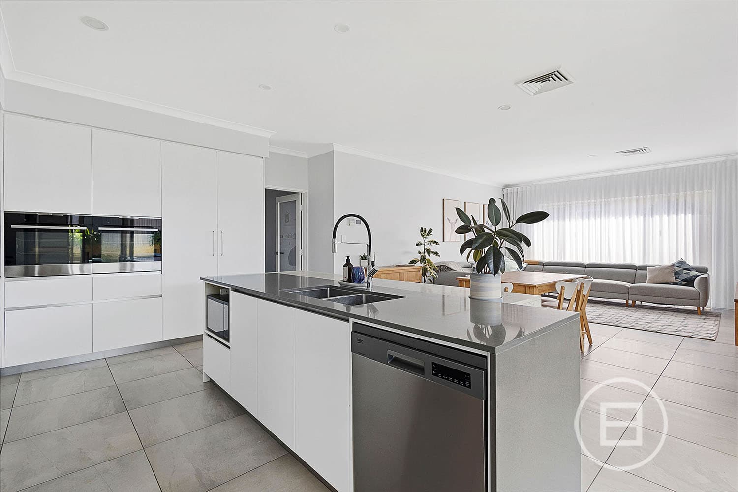 18 Broadgate Boulevard, YANCHEP, WA, Yanchep - Thumbnail 6