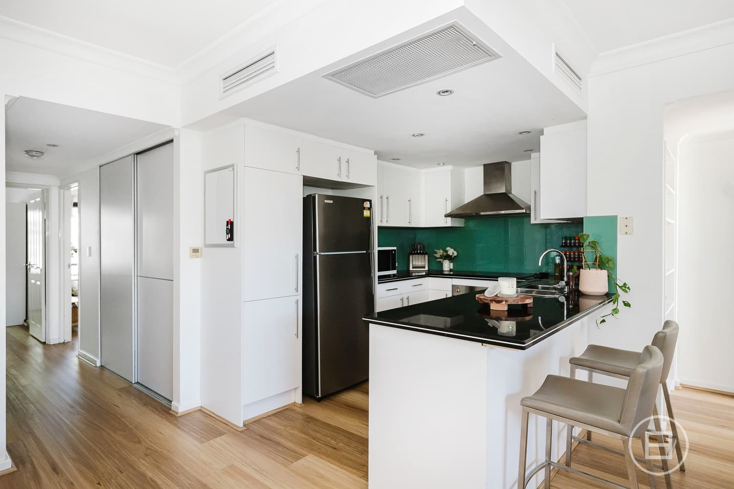 4/1 Dunedin Street, MOUNT HAWTHORN, WA, Mount Hawthorn - Thumbnail 2