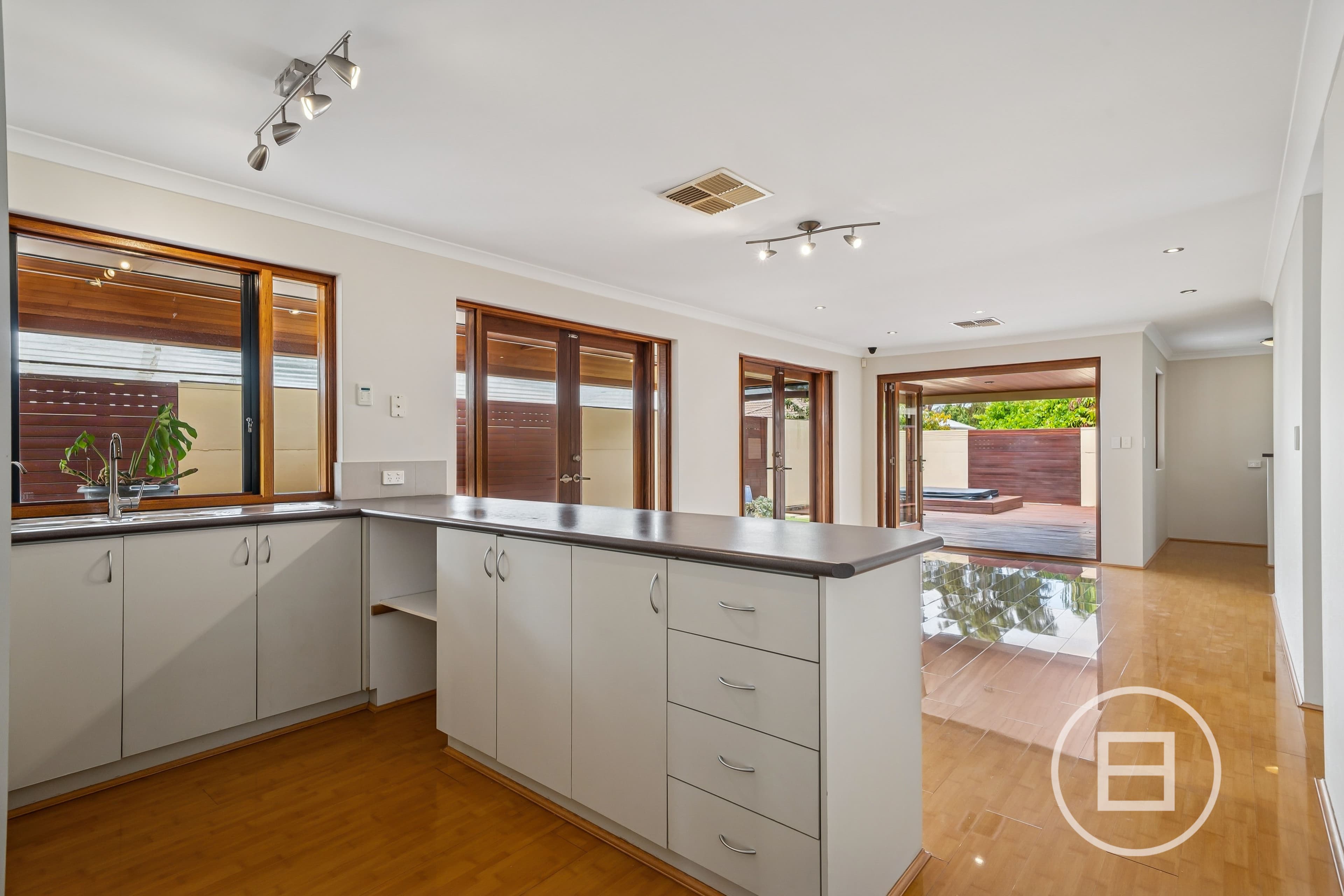 9 Lyndhurst Crescent, WELLARD, WA, Wellard - Thumbnail 4