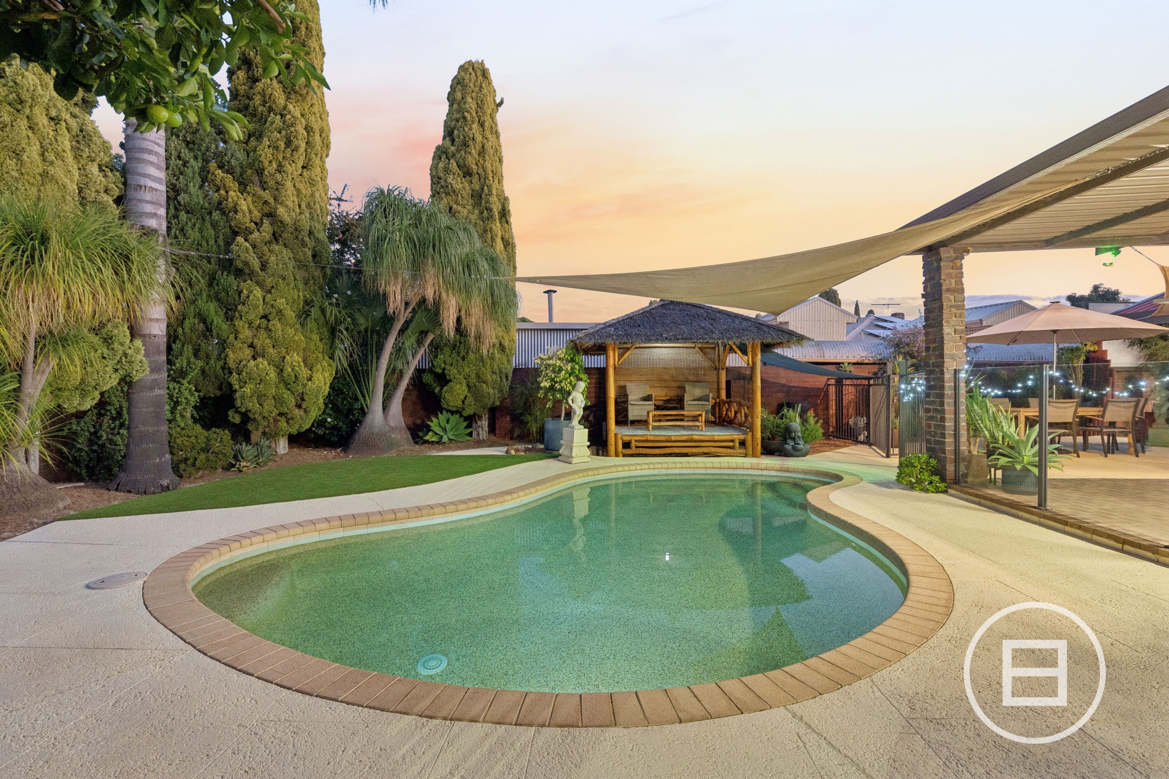 18 Winston Crescent, VIVEASH, WA, Viveash - Thumbnail 2