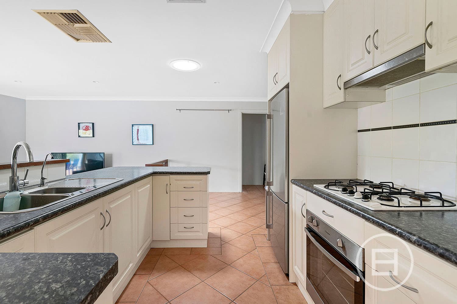14 Marchant Drive, BIBRA LAKE, WA, Bibra Lake - Thumbnail 7