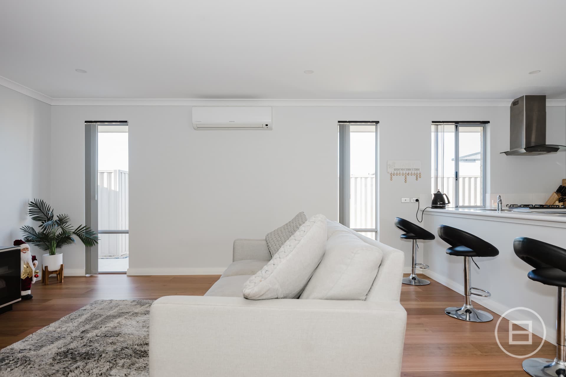 9 Mariposa Boulevard, SECRET HARBOUR, WA, Secret Harbour - Thumbnail 4