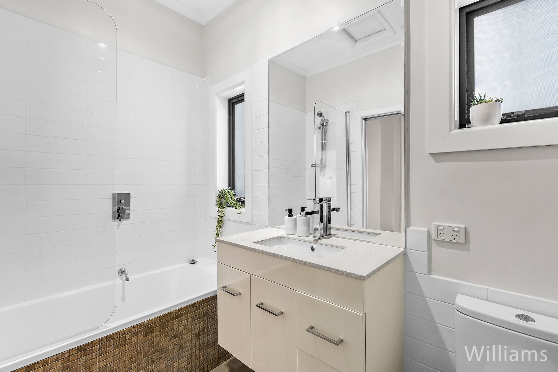 13 Brunel Street, South Kingsville - Thumbnail 8
